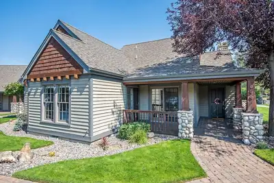 Image de Beautiful 2-bedroom townhome with Patio, WiFi, Ac