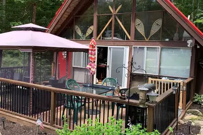 Image de Cozy and Comfortable \"A\" Frame Chalet minutes from Downtown Wolfeboro