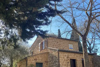 Image de Welcoming, cosy, family-friendly Cottage in olive fields and garden with pool
