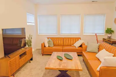 Image de 3-bedroom Gem in Lewes with Pool - minutes from the beach and outlets