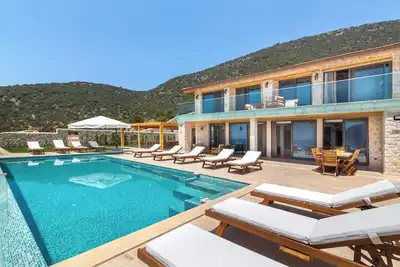Image de Luxurious 6-bedroom villa with WiFi, Ac in brilliant Kalkan We1