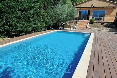 Image de Family villa in the heights of Apt - 816 Apt