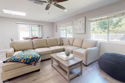 Image de Family Oasis: Modern & Cozy Pet-Friendly Home, Close to Disney