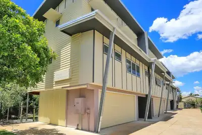 Image de Beautifully Designed Beach Townhouse with Pool