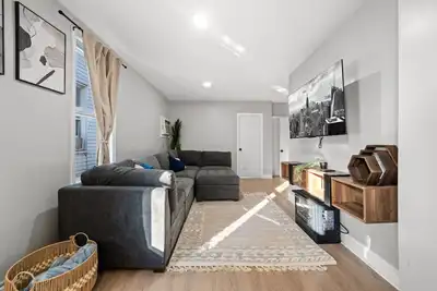 Image de The City Spacious Stay Ii Near Ewr & Nyc – Mins to Train!