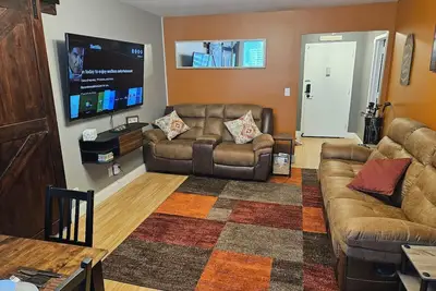 Image de Highrise Dtwn 3 Bed Condo w/ King Bed