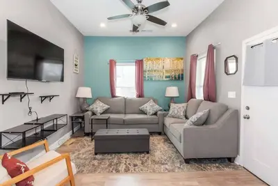 Image de Chic 4br Home Near Auc&Dtwn