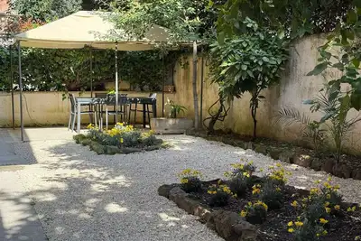 Image de Quiet apartment with large garden 100 meters from the subway