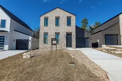 Image de Tranquil Townhome-Your Nature Retreat Next to Nature, River & Golf!