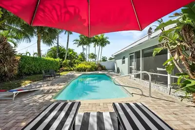 Image de Stylish 2-Bedroom, 2-Bathroom Home with Heated Pool – Just Steps from the Beach!