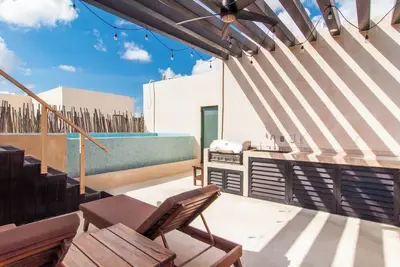 Spacious 3-bdrm condo in gated res. , w/ Fitness room, WiFi & Private Plunge Pool