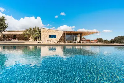 Exclusive residence with pool and hot tub near Scicli