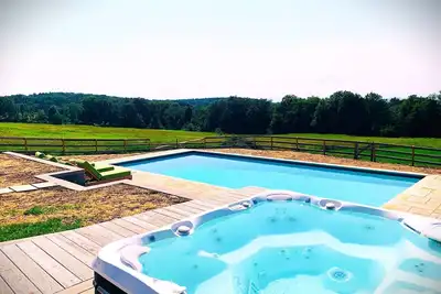 Image de Serene Farmhouse Villa: Pool + Hot Tub and Grill