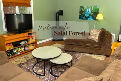 Image de Salal Forest - 2 bedroom cabin in the forest