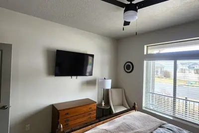 Image de Fully Furnished 6 Bed 4 Bath House in Lehi w/ Game Rm, Hot Tub, Exercise Rm