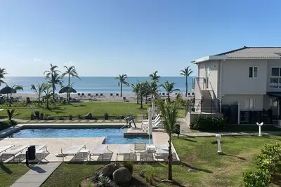Image de 2 Br Beachfront family surfing condo in Playa Caracol\nCondominio familiar