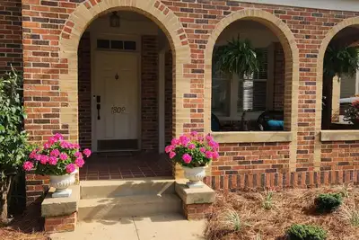 Image de Indulgent Downtown Retreat - Beautiful Historic Home - 10 Guests - 6 Beds