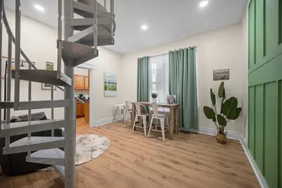 Image de Loft 2 Bedrooms Sleeps 5 w/parking