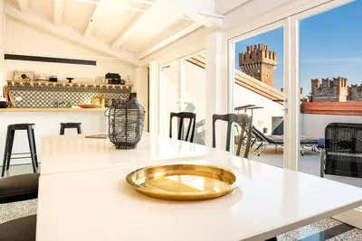 Image de 617a Lakeview Apartment Cristina