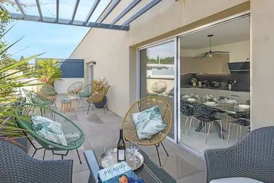 Image de Le Joyau Nîmois - Grande terrasse avec parking