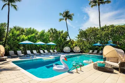 Image de Breathtaking Marina View Room w/ Balcony | 2 Family Ready Rooms w/ Pool Access