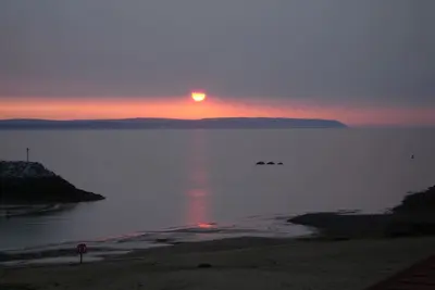 Image de Stunning Penthouse with Sea views from all windows. 3 minute walk to the beach!