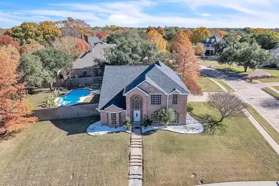Image de Spacious 5-bedroom Lakeside Retreat w/ Pool in Ennis, Tx -Sleeps 14