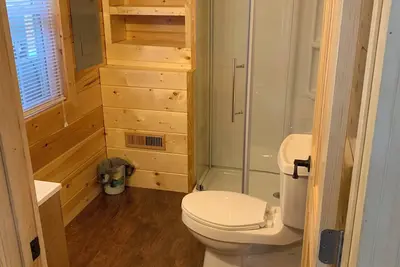Water front Cozy studio with WiFi and Ac in charming Draper