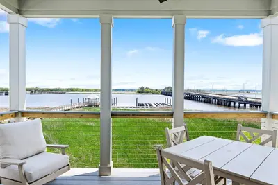 Image de Dock and Dwell at the Winyah Bay Club, Pool, Outdoor Lounge/Grill and Boat Slip included!