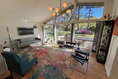 Image de Mid Century Modern w/ Art Deco Design Interior - Minimum One Month Stay: May-Oct