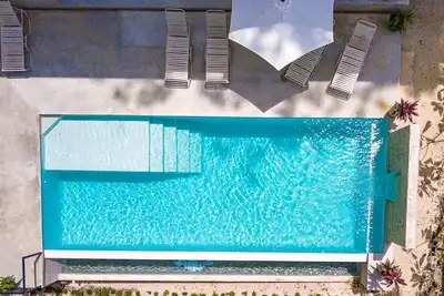 Image de Brand New Stylish 2 Bedroom with salt water Pool