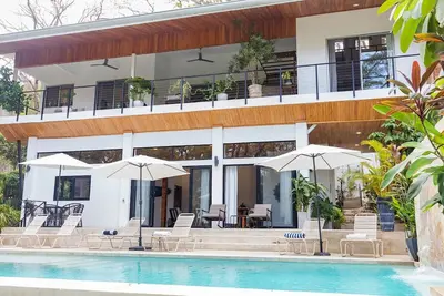 Image de Casa Noche Unique 2 Family Compound Duplex w/ Pool