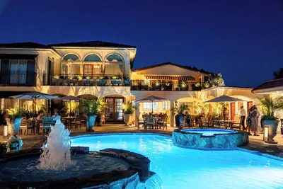 Image de 4 Villas that have 22 rooms that can accommodate up to around 50 guests!
