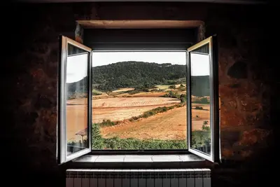Image de Large house with swimming pool and barbecue in the mountains, dogs allowed.