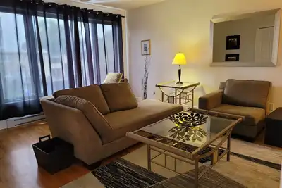 Image de Bright & Specious 3 Bd Condo