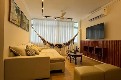 Image de 3-Bedroom Apartment 50m from the Beach with Parking