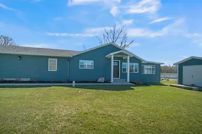 Image de Twilight Pointe: A Peaceful Retreat After Snowmobile Adventures