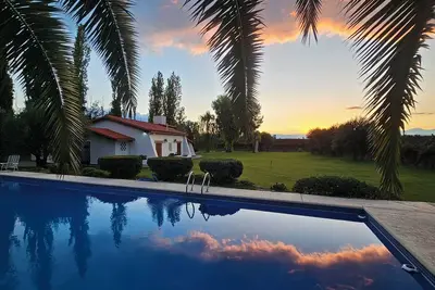 Image de Charming farmhouse in the middle of the vineyards of wine country Mendoza