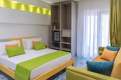 Image de Chambre 'Elegante Camera Familiare' avec vue sur la montagne, Wi-Fi et climatisation