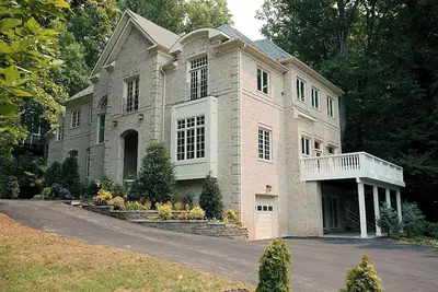 Image de Wedding Venue - Charming 1-bedroom apartment bucolic McLean Cable WiFi, No Steps