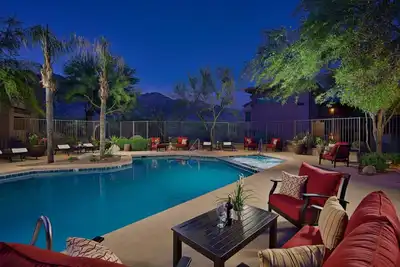 Image de Upscale ground level condo, 2 king beds, heated pools, golf