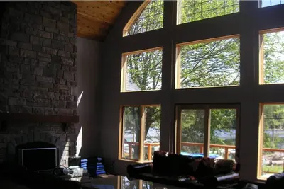 Image de Sunny Lake Muskoka Waterfront Cottage