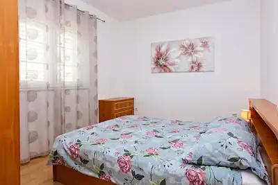 Image de Appartement de deux chambres avec la terrasse et la vue sur le mer Sparadici, Sibenik (A-24118-a)