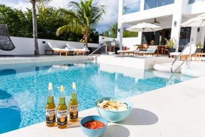 Image de Beautiful Villa Cena! 6 Bedrooms, Waterfront, Jacuzzi, Gym, Amenities