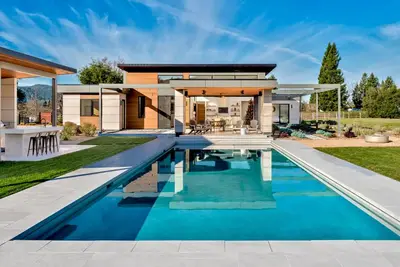 Image de Sandstone Estate | Resort Pool & Walk to Wineries!