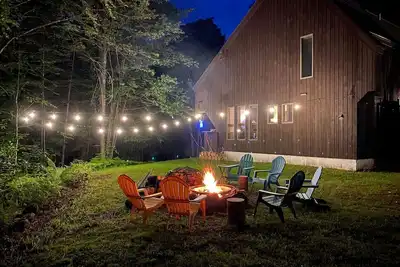 Image de TymeoffVT | Cabin in the Woods | Hot Tub | Ev chg