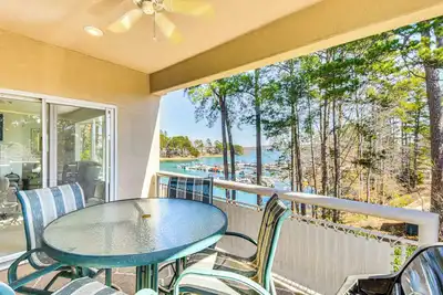 Image de Boat, Golf & Swim: Keowee Key Condo w/ Lake Views