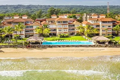Image de Luxury beachfront condo with great sea views!