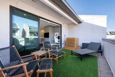 Image de Modern Home, Private Balcony, Near Rainey & Lady Bird Lake | Haus of Z