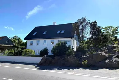 Image de Idyllic cliffside villa with stunning sea views